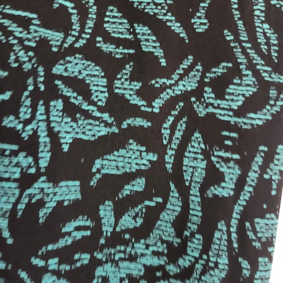 Absolutely gorgeous lululemon size 4 leggings 😍 - Picture 6 of 9